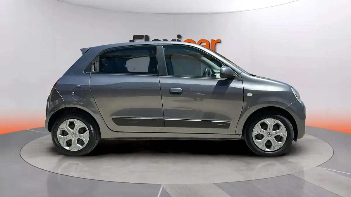 Usado Renault Twingo Zen 93 CV (68 kW) 2020 Gris Utilitario