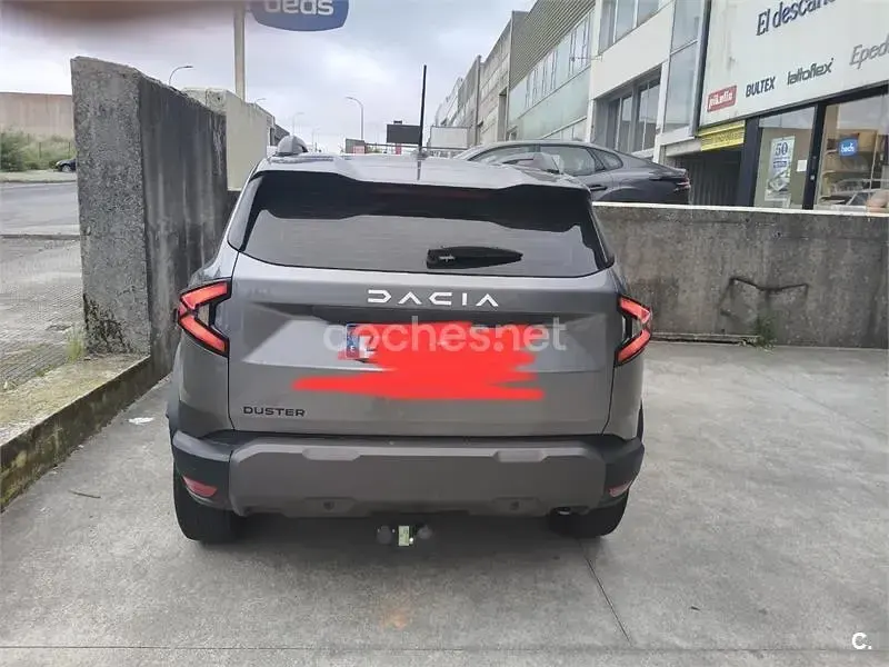 Usado Dacia Duster Expression 100 CV (73 kW) 2024 Gris / plata SUV