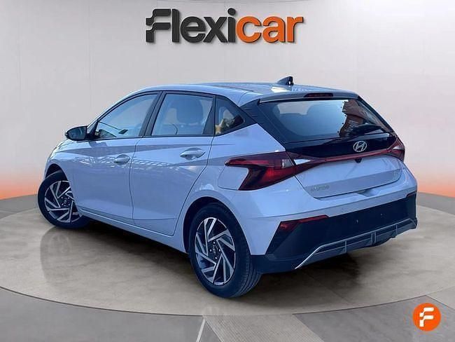 Usado Hyundai i20 84 CV (61 kW) 2025 Gris Utilitario