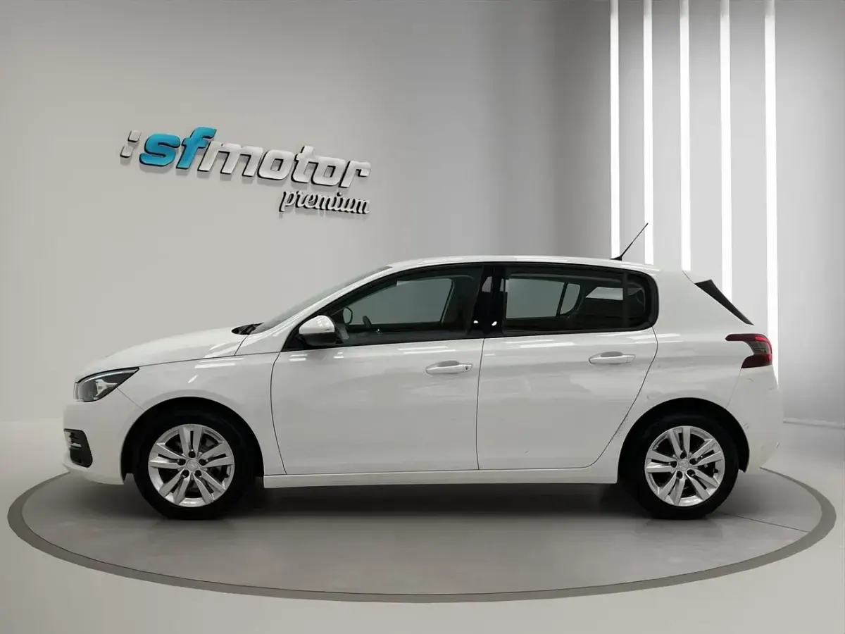 Usado Peugeot 308 Active 130 CV (95 kW) 2021 Blanco metalizado Berlina