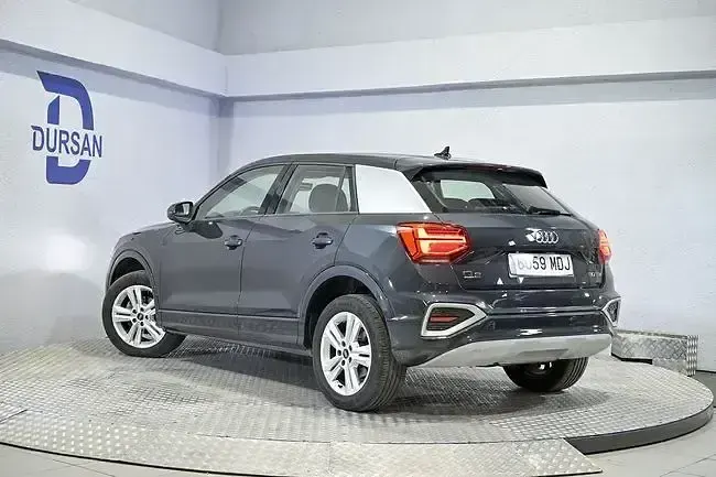 Usado Audi Q2 Advanced Plus 116 CV (85 kW) 2023 Gris / plata SUV