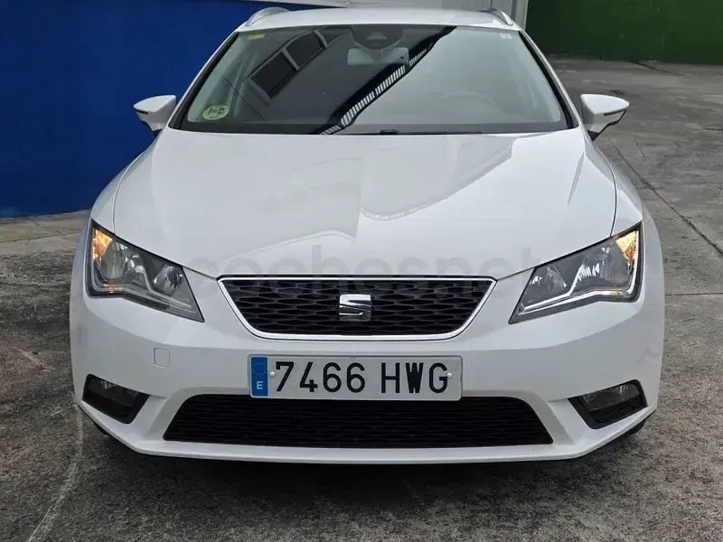 Usado Seat Leon Style 150 CV (110 kW) 2014 Blanco Familiar