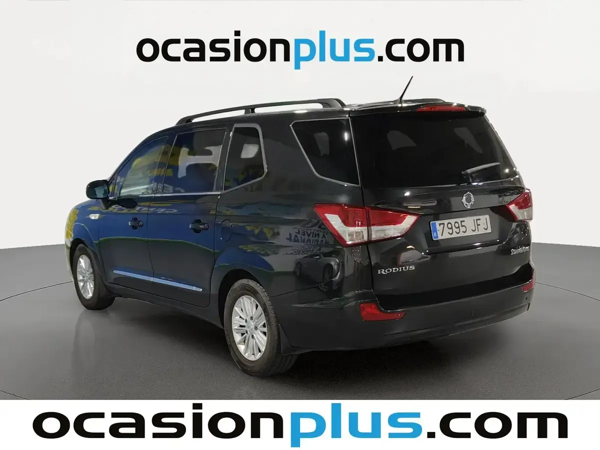Usado SsangYong Rodius 155 CV (114 kW) 2015 Negro Monovolumen