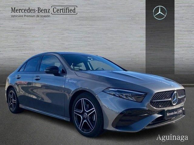 Usado Mercedes A180 136 CV (100 kW) 2025 Gris montaña