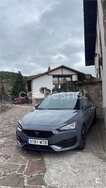Usado Cupra Leon 190 CV (139 kW) 2024 Gris / plata Familiar