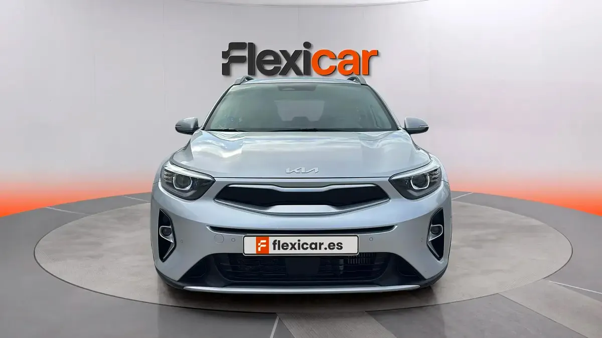 Usado Kia Stonic 101 CV (74 kW) 2024 Gris SUV