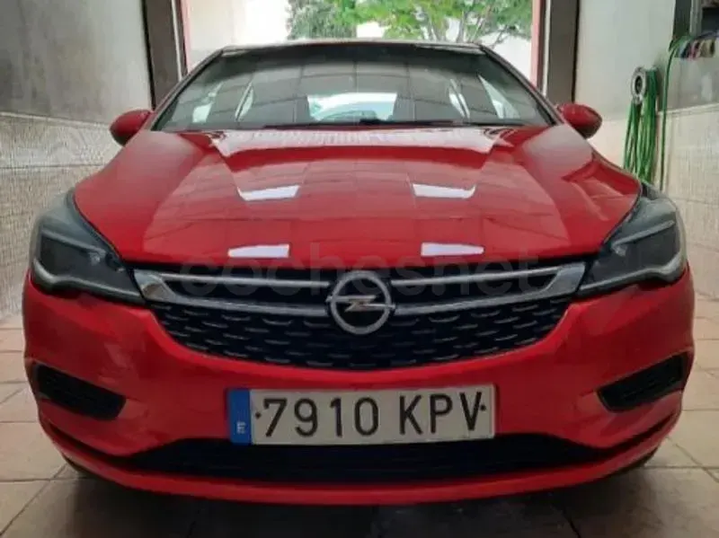 Usado Opel Astra Business 110 CV (80 kW) 2018 Rojo Berlina