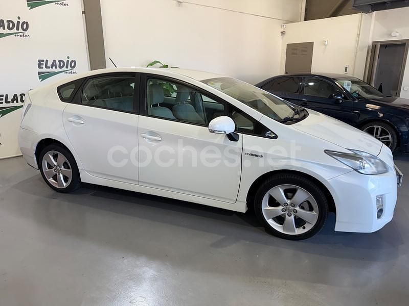 Usado Toyota Prius Advance 136 CV (100 kW) 2011 Blanco Berlina