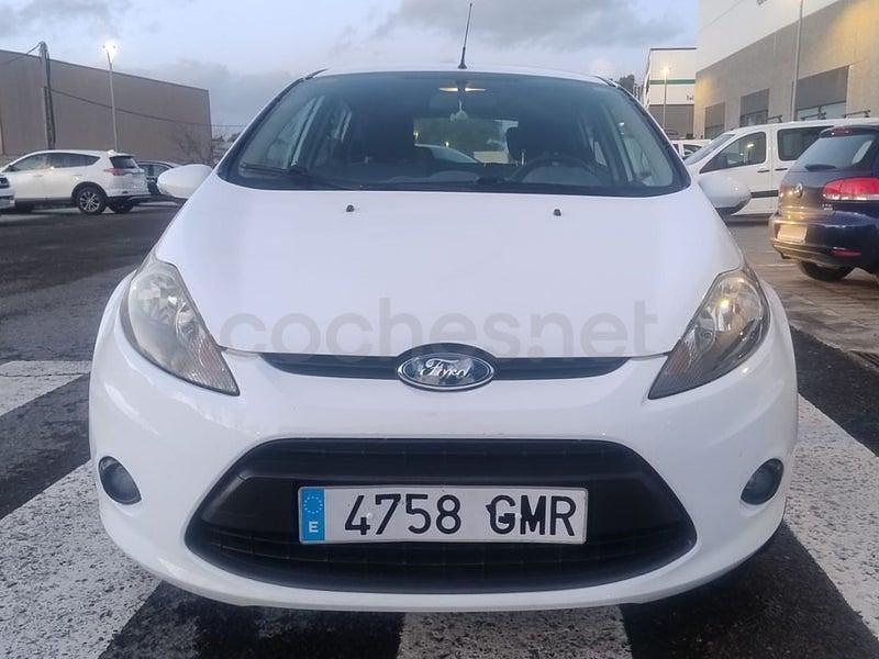 Usado Ford Fiesta Trend 82 CV (60 kW) 2009 Blanco Utilitario