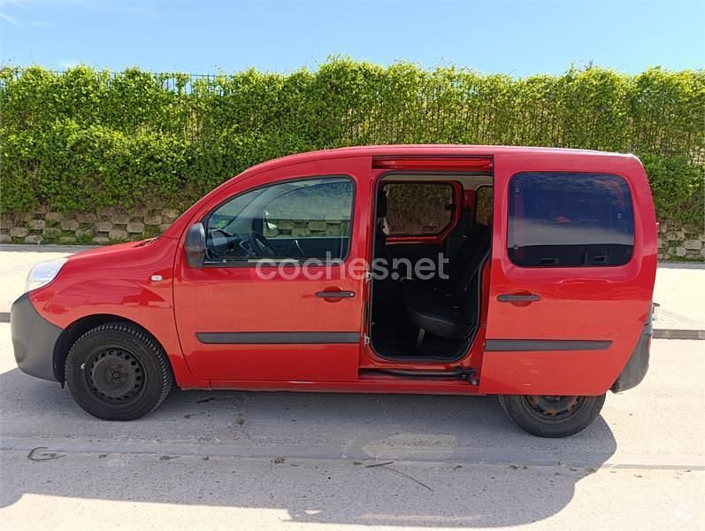 Usado Renault Kangoo Expression 90 CV (66 kW) 2016 Rojo Monovolumen