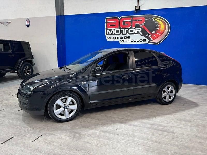 Usado Ford Focus Ghia 136 CV (100 kW) 2005 Negro Berlina