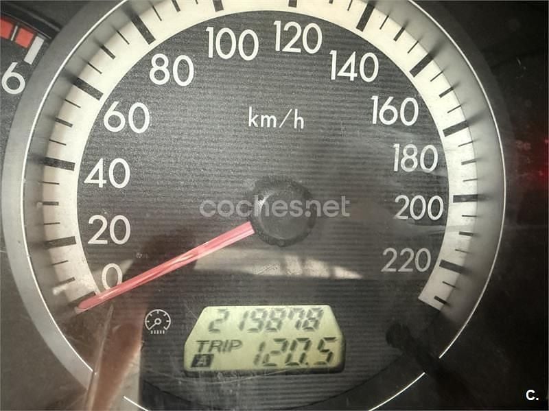 Usado Mazda 5 Active 143 CV (105 kW) 2007 Beige Monovolumen