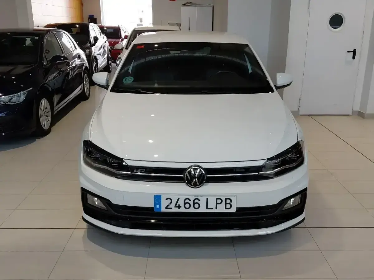 Usado VW Polo R-line 110 CV (80 kW) 2021 Blanco Berlina