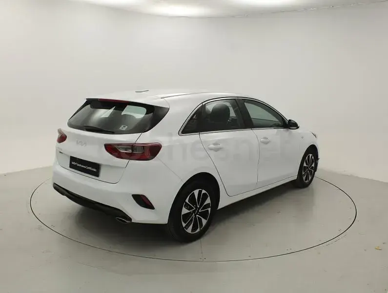 Occasion Kia Ceed 100 PK (73 kW) 2025 Wit Hatchback