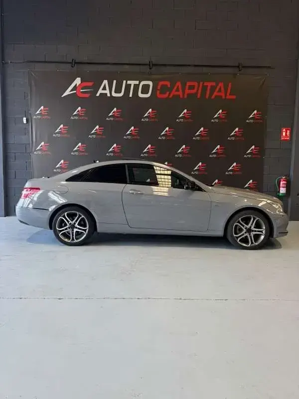 Usado Mercedes E250 204 CV (150 kW) 2010 Gris Coupe