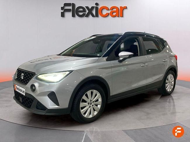 Usado Seat Arona Style 110 CV (80 kW) 2023 Gris / plata SUV
