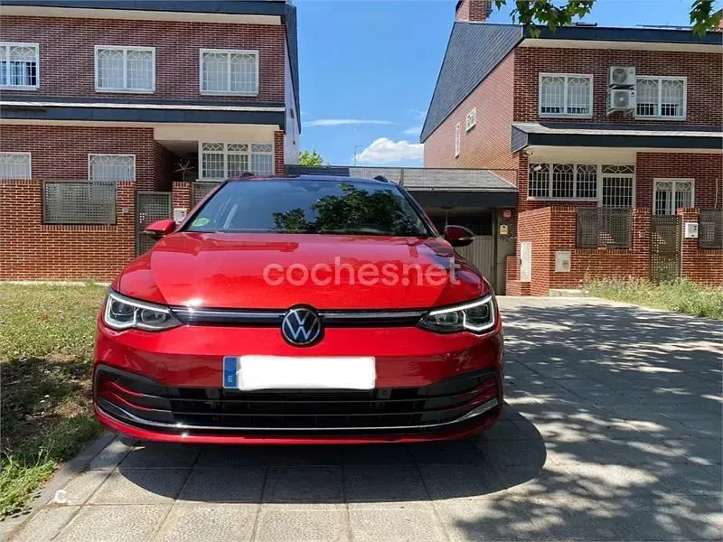 Usado VW Golf VIII Style 150 CV (110 kW) 2024 Granate Familiar