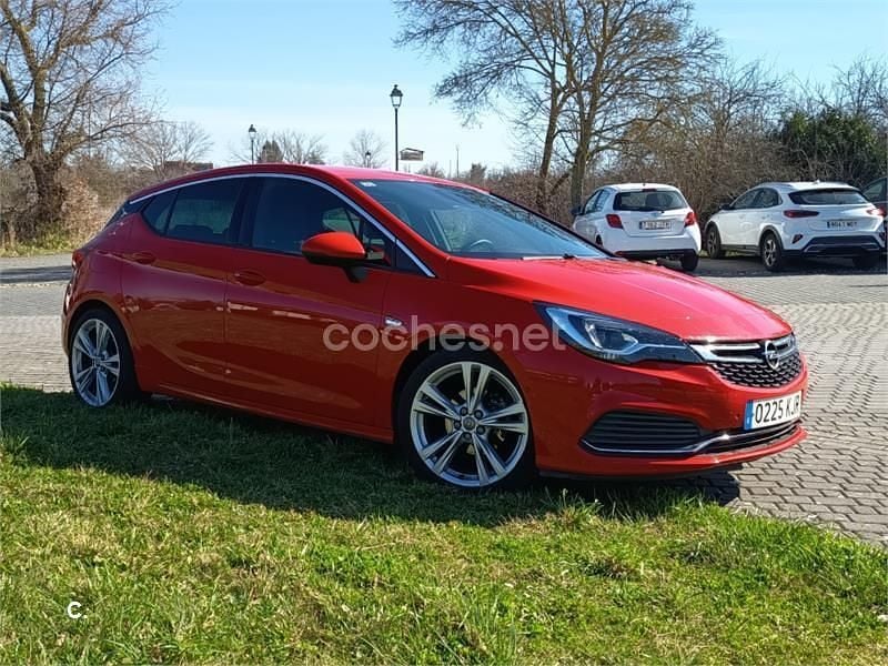 Usado Opel Astra 150 CV (110 kW) 2018 Rojo Berlina
