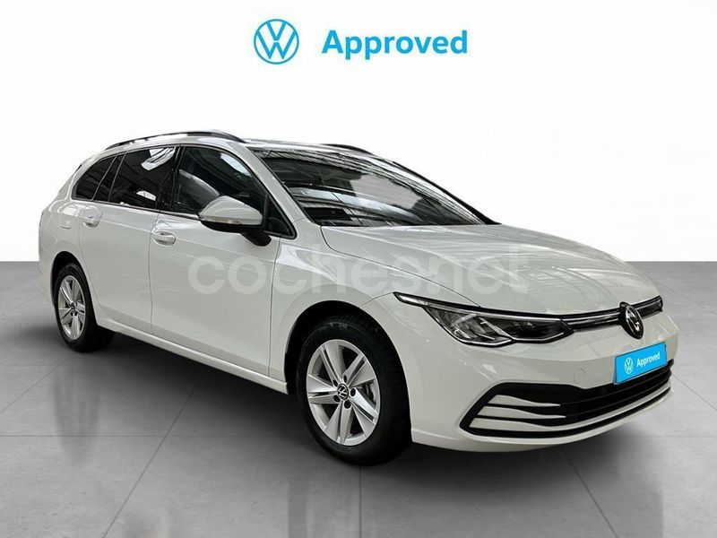 Blanco Usado 2024 VW Golf VIII Life Familiar | 29.920 € (Un poco caro) - Imagen 1/4