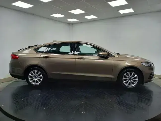 Usado Ford Mondeo Trend 151 CV (111 kW) 2020 Gris Berlina