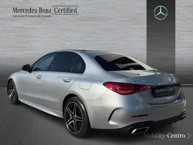Usado Mercedes C300e 313 CV (230 kW) 2024 Plata hightech