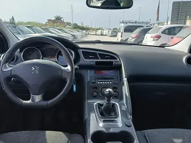 Usado Peugeot 3008 Access 115 CV (84 kW) 2013 Negro Familiar