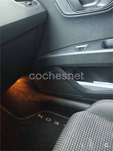 Usado Seat Leon FR 150 CV (110 kW) 2018 Gris / plata Berlina