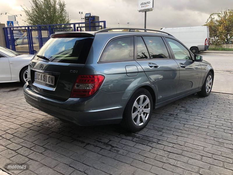 Usado Mercedes C180 120 CV (88 kW) 2012 Gris Familiar