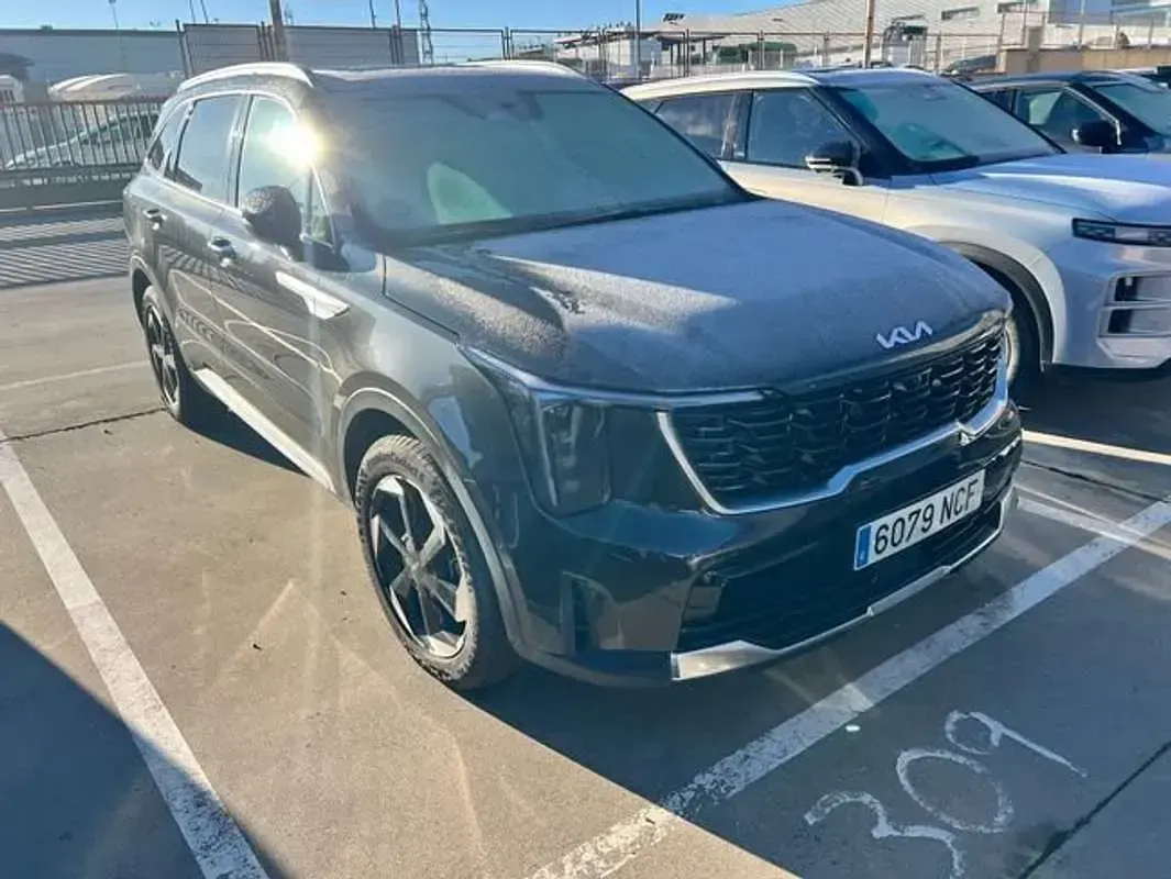 Usado Kia Sorento 252 CV (185 kW) 2025 Gris SUV