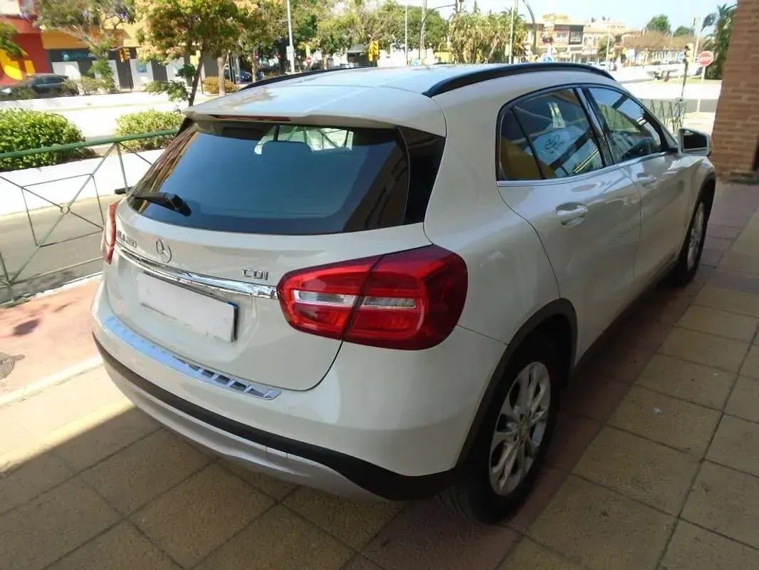 Usado Mercedes GLA200 Urban 136 CV (100 kW) 2014 Blanco SUV