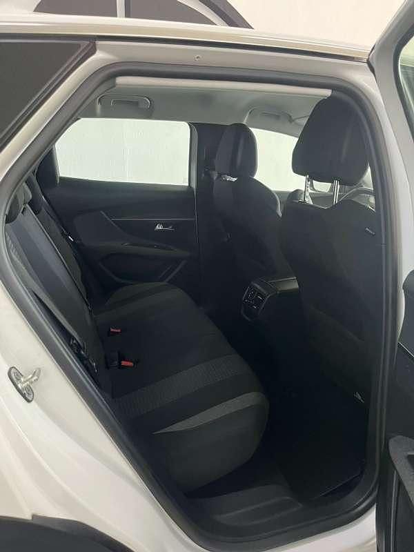 Usado Peugeot 3008 Active 131 CV (96 kW) 2021 Blanco SUV