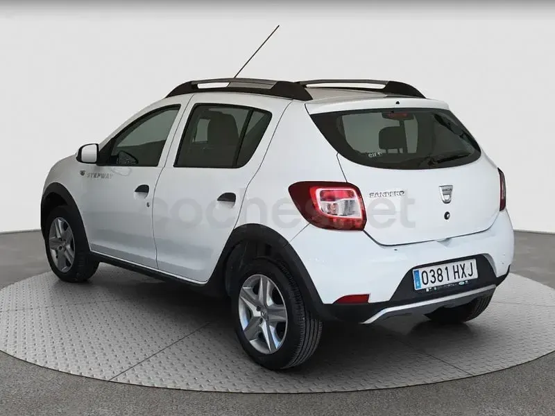 Usado Dacia Sandero Stepway 90 CV (66 kW) 2014 Blanco Berlina