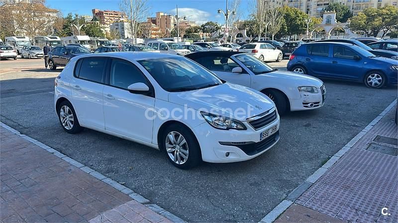 Usado Peugeot 308 Active 120 CV (88 kW) 2015 Blanco Berlina