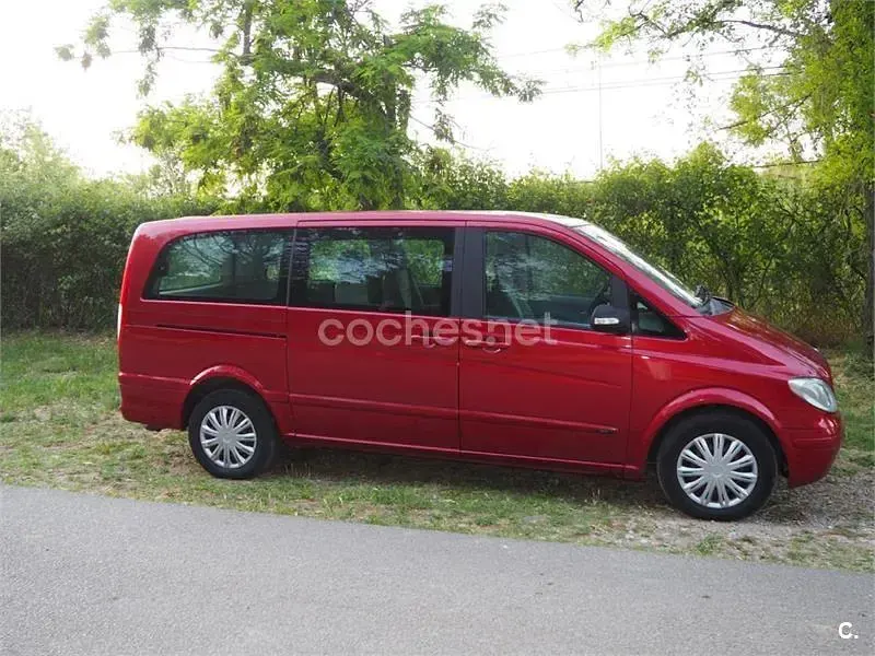 Usado Mercedes Viano 109 CV (80 kW) 2005 Granate Monovolumen