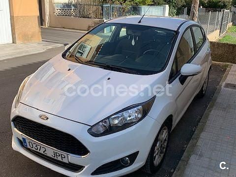 Usado Ford Fiesta Trend 100 CV (73 kW) 2016 Blanco Berlina