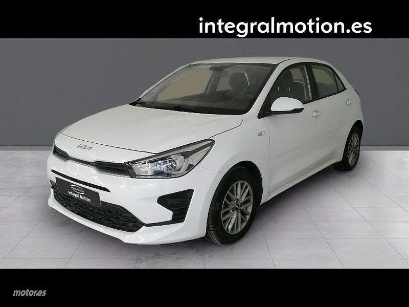 Blanco Usado 2022 Kia Rio Berlina | 16.500 € (Precio justo) - Imagen 1/4