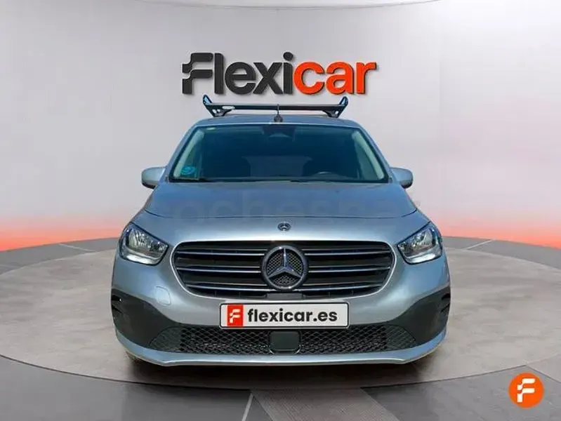 Usado Mercedes T180 116 CV (85 kW) 2022 Gris / plata Monovolumen