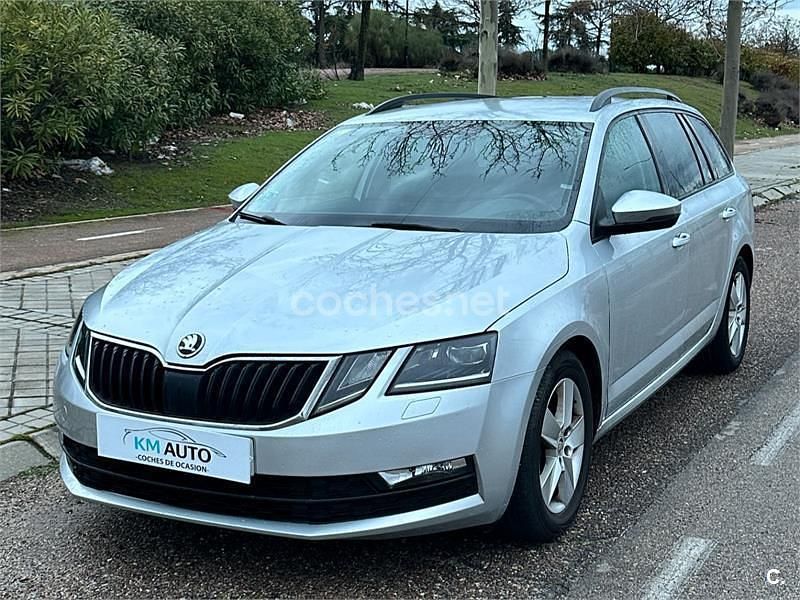 Usado Skoda Octavia Ambition 150 CV (110 kW) 2018 Gris / plata Familiar