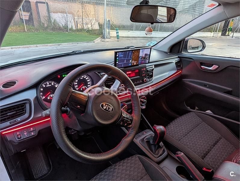 Usado Kia Rio Plus 84 CV (61 kW) 2017 Blanco Berlina