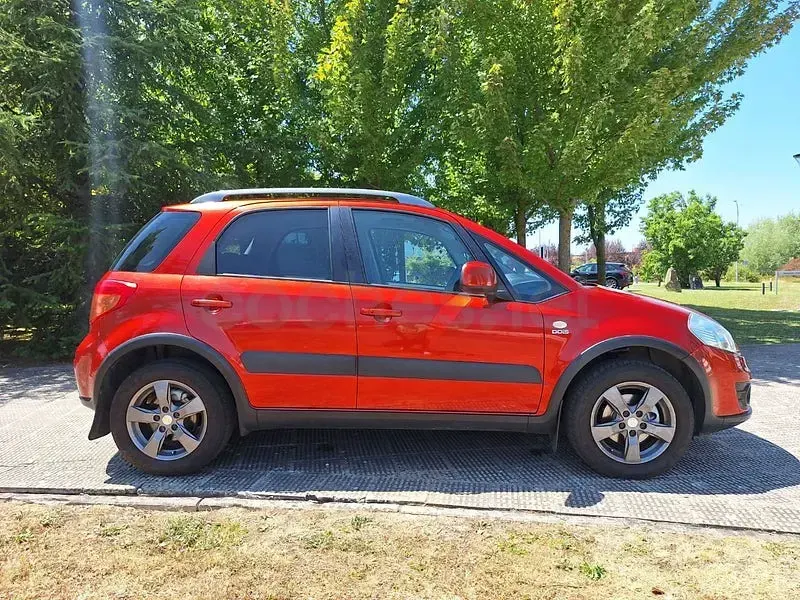 Usado Suzuki SX4 GL 135 CV (99 kW) 2012 Naranja SUV