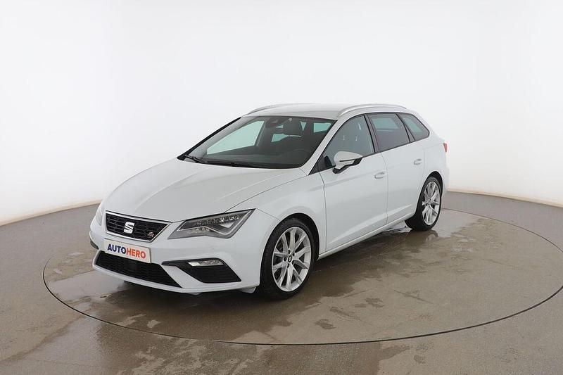 Usado Seat Leon FR 150 CV (110 kW) 2019 Blanco Familiar