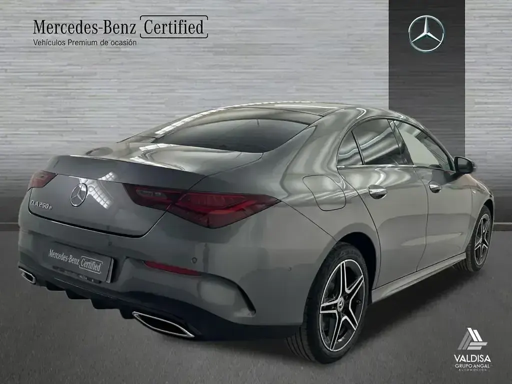Usado Mercedes CLA250e AMG line 218 CV (160 kW) 2025 Gris montaña Coupe