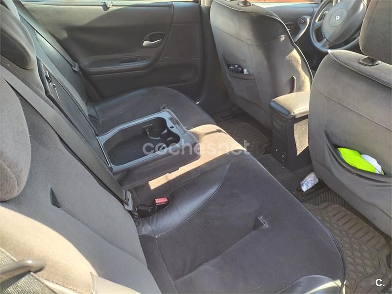 Usado Renault Laguna GrandTour Expression 150 CV (110 kW) 2004 Gris / plata Familiar