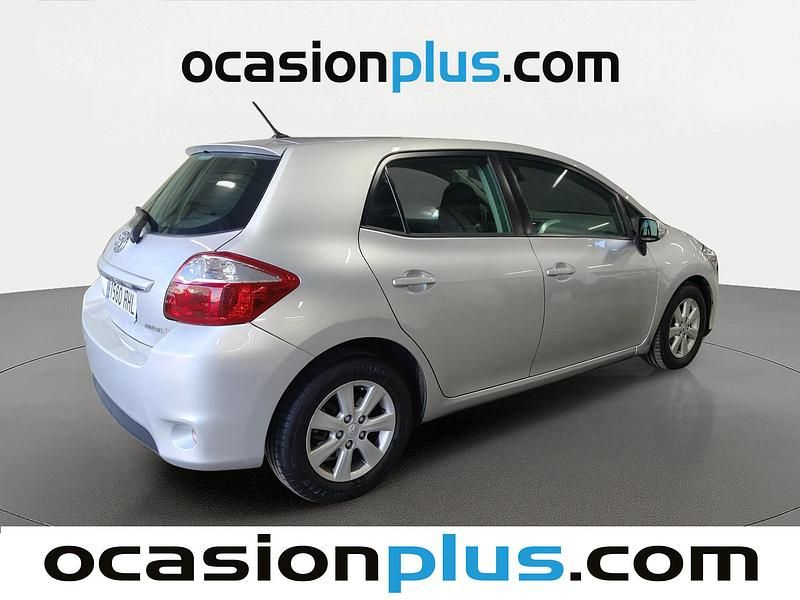 Usado Toyota Auris Live 90 CV (66 kW) 2011 Plateado Utilitario