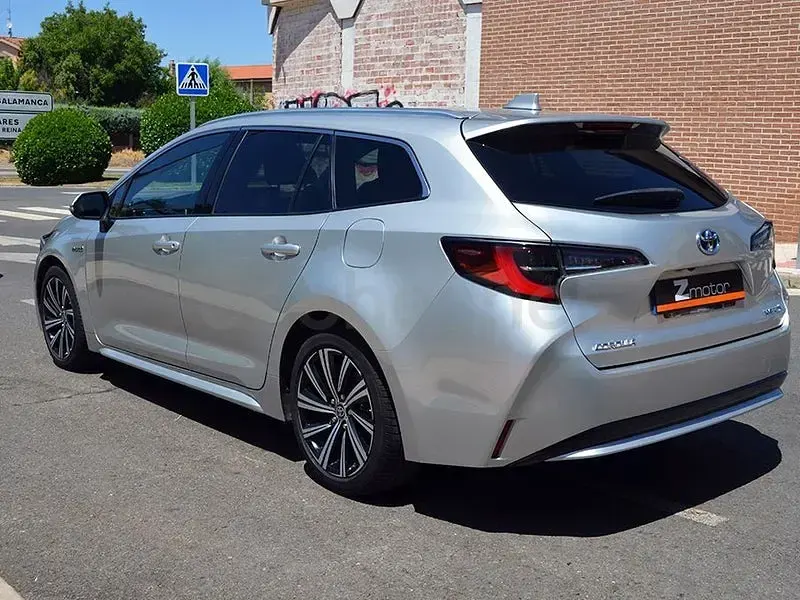 Usado Toyota Corolla Sport 122 CV (89 kW) 2021 Gris / plata Familiar