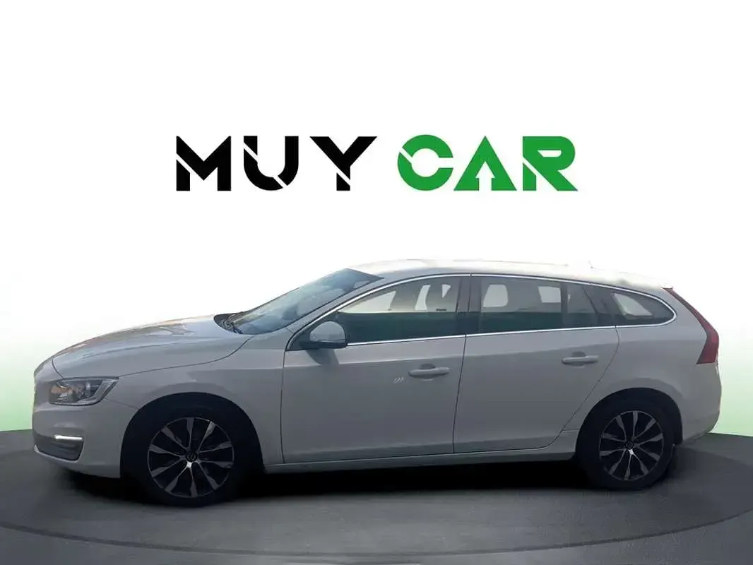 Usado Volvo V60 Momentum 150 CV (110 kW) 2017 Blanco Familiar