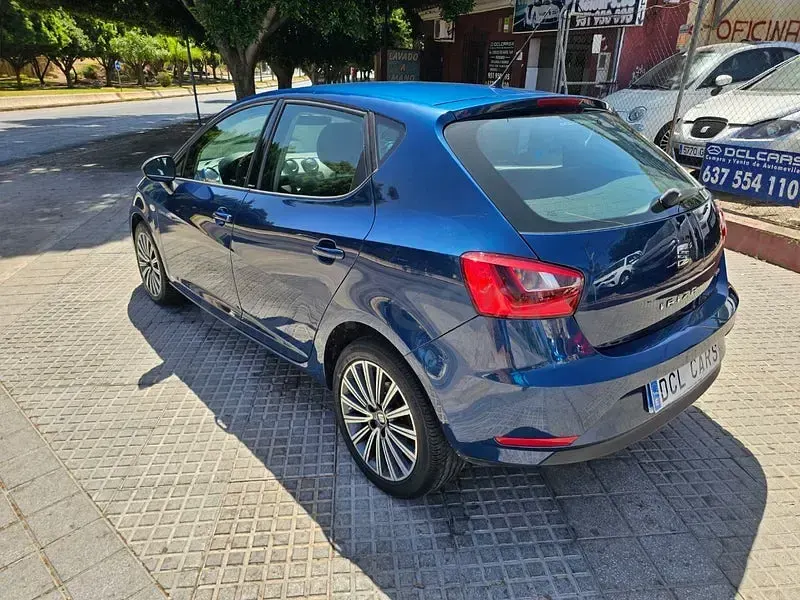 Usado Seat Ibiza CONNECT 90 CV (66 kW) 2016 Azul Berlina