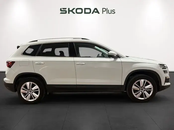 Usado Skoda Karoq Selection 150 CV (110 kW) 2025 Blanco SUV