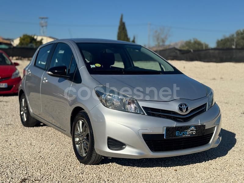 Usado Toyota Yaris Active 90 CV (66 kW) 2012 Gris / plata Utilitario