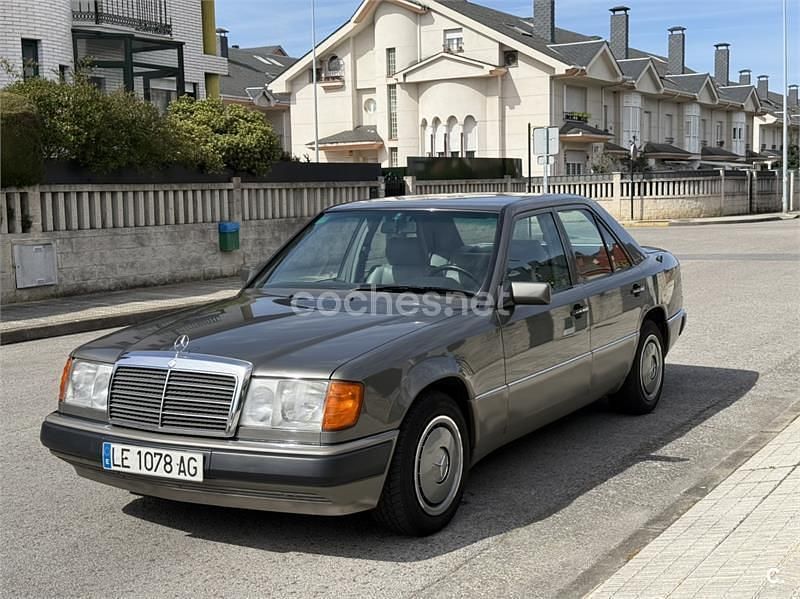 Usado Mercedes E300 231 CV (169 kW) 1991 Gris / plata Berlina